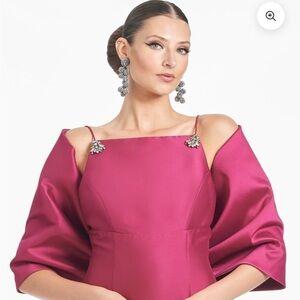 Elegant NWT Hug Shawl